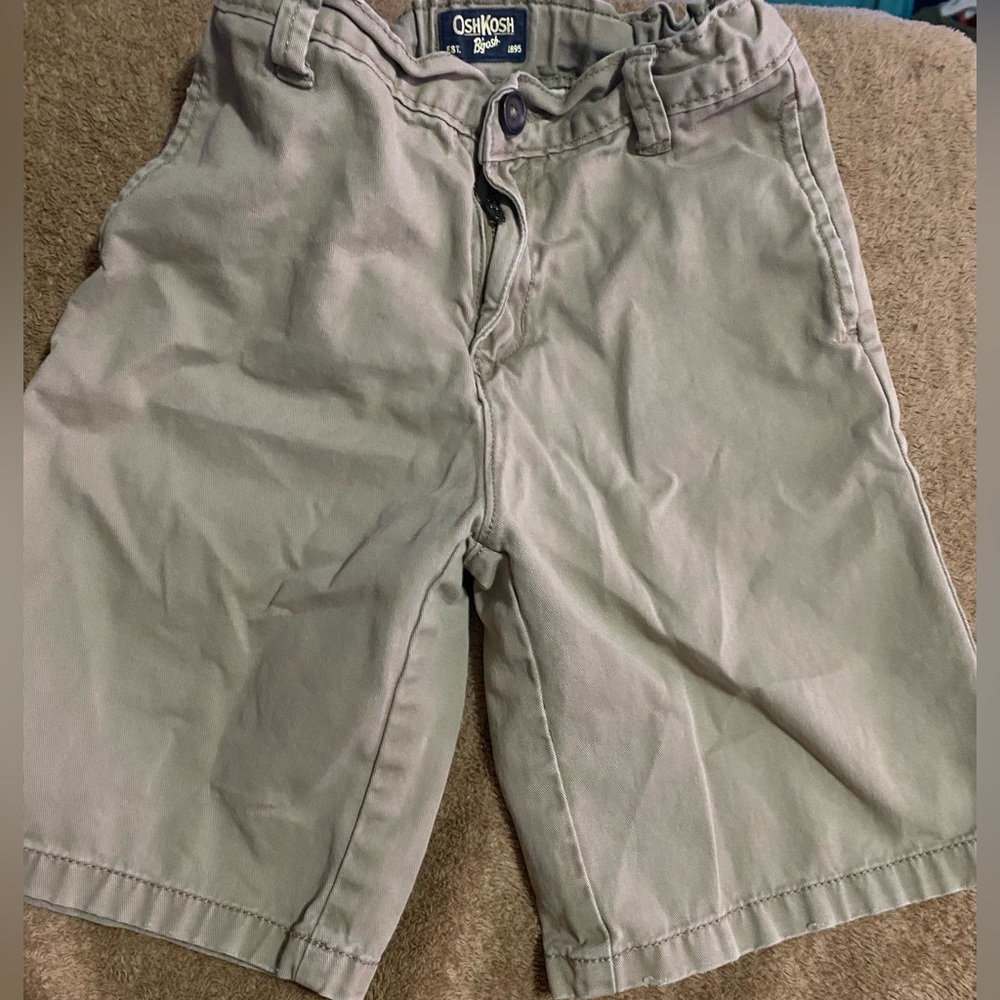 OshKosh B’gosh Boys Khaki Chino Shorts - Size 7- GUC